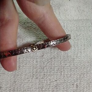 Silvertone textured stretch bracelet